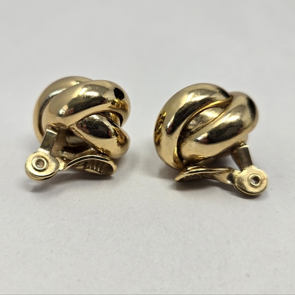 Monet Vintage Knotted Womens Earrings Gold Tone Clip On Add Beauty To The Nite - Picture 3 of 8